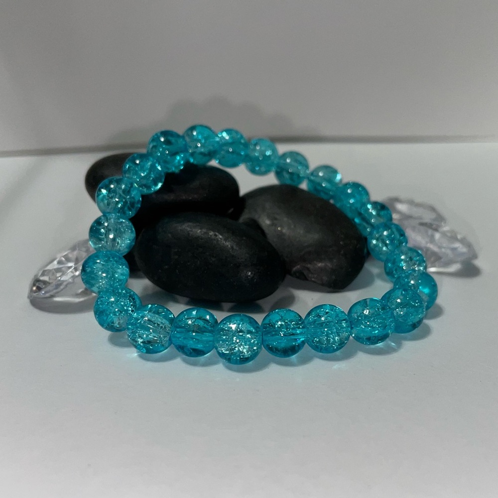 Hand Crafted Blue Beaded Bracelet with Vibrant Shine